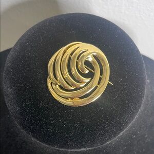 Preloved Elegant Gold Tone Swirl Brooch